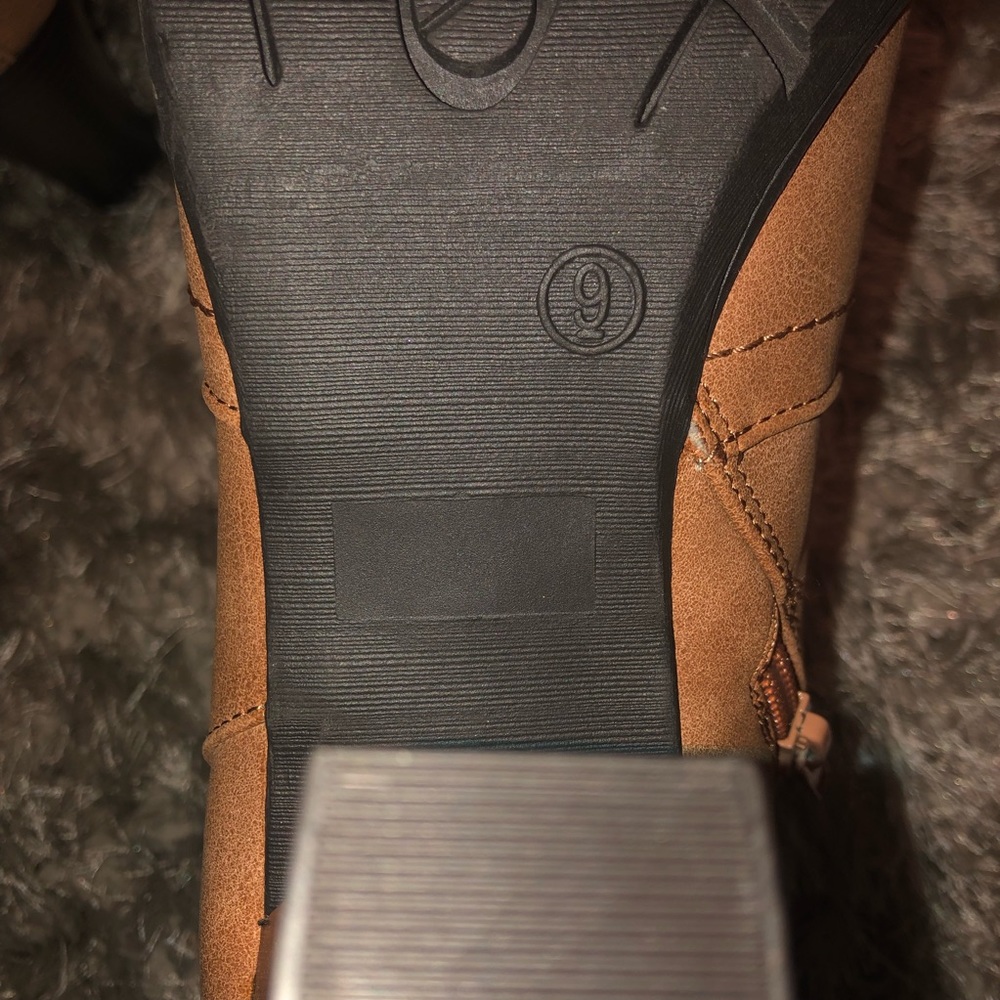 Brown suede booties - Picture 5 of 6